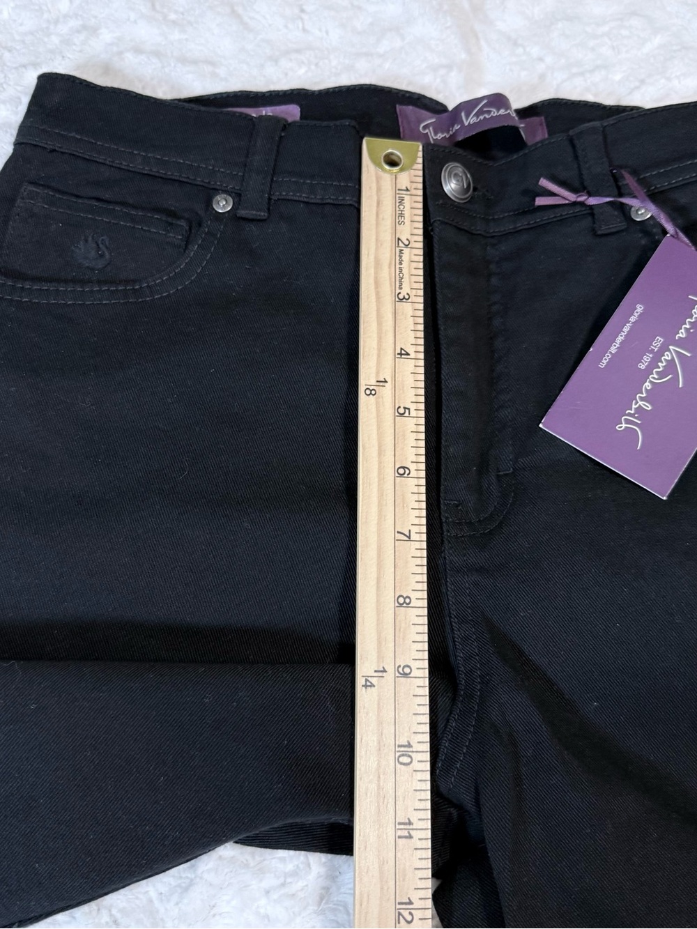 Gloria Vanderbilt Amanda Capris Black - Size 10Petite - NWT - Picture 10 of 15